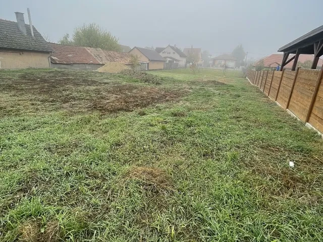 Eladó telek Nagyvenyim 880 nm