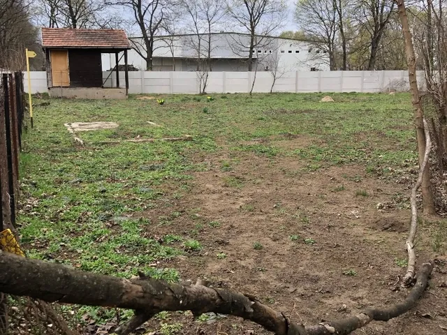 Eladó telek Dunaújváros 585 nm