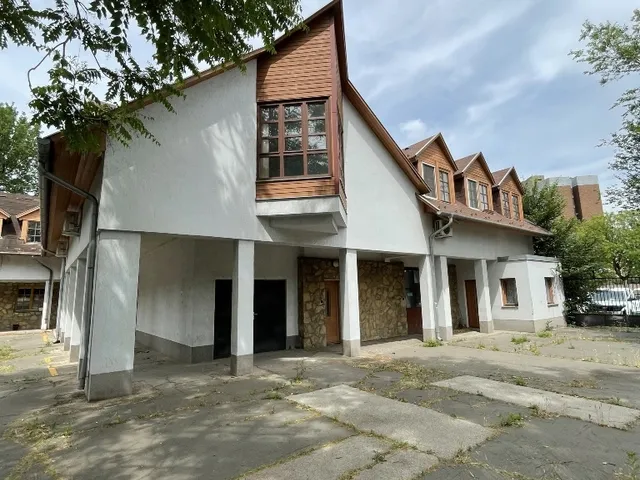 Eladó kereskedelmi és ipari ingatlan Dunaújváros, Belváros 1780 nm