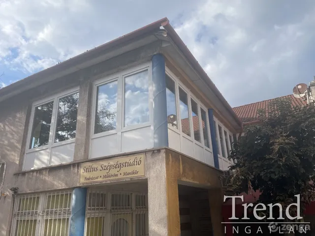 Kiadó kereskedelmi és ipari ingatlan Dunaújváros 150 nm