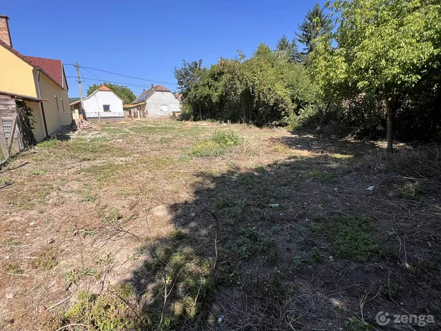 Eladó telek Villány 620 nm