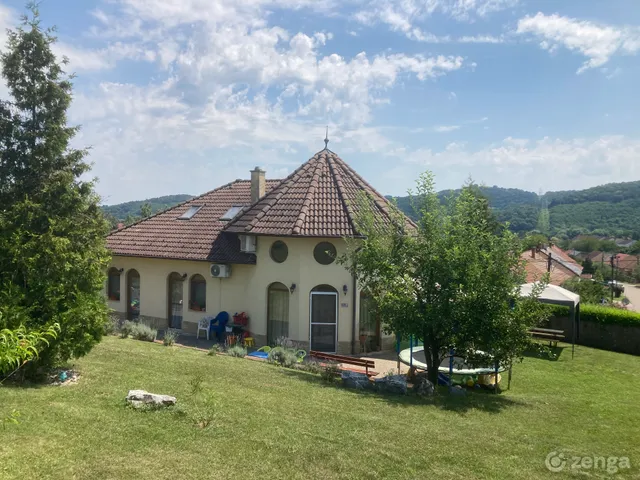 Eladó ház Kazincbarcika, Újkertváros 139 nm