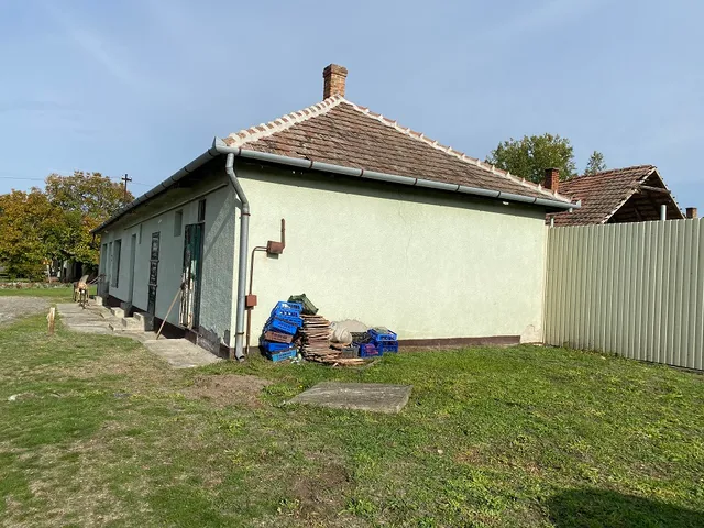 Eladó kereskedelmi és ipari ingatlan Tatárszentgyörgy 144 nm