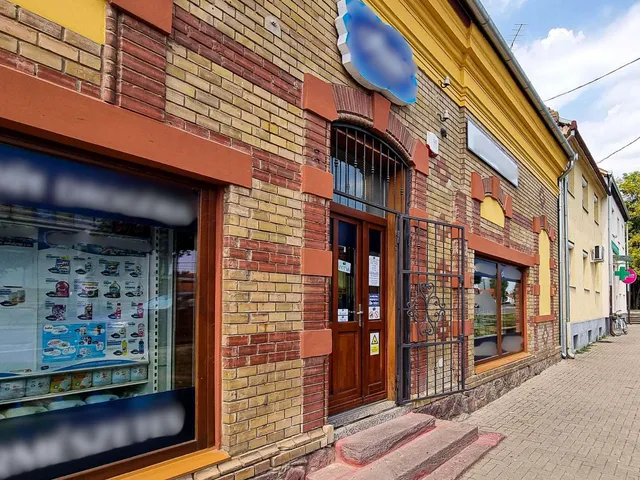 Eladó kereskedelmi és ipari ingatlan Szentlőrinc, Munkácsy Mihály utca 228 nm