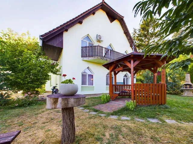 Eladó ház Bogád 250 nm
