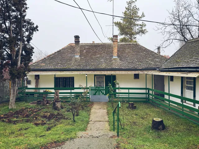 Eladó ház Bóly, Tokai utca 190 nm