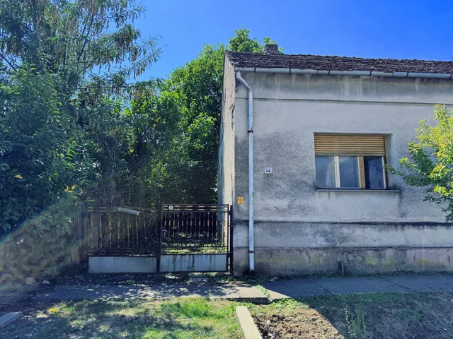 Eladó ház Besence, Fő utca 85 nm