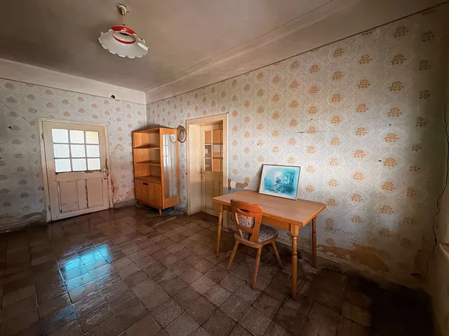 Eladó ház Besence, Fő utca 85 nm