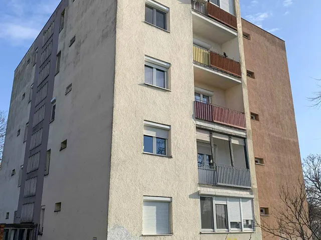 Kiadó lakás Pécs, Uránváros 53 nm