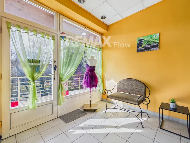 Eladó kereskedelmi és ipari ingatlan Komló 38 nm