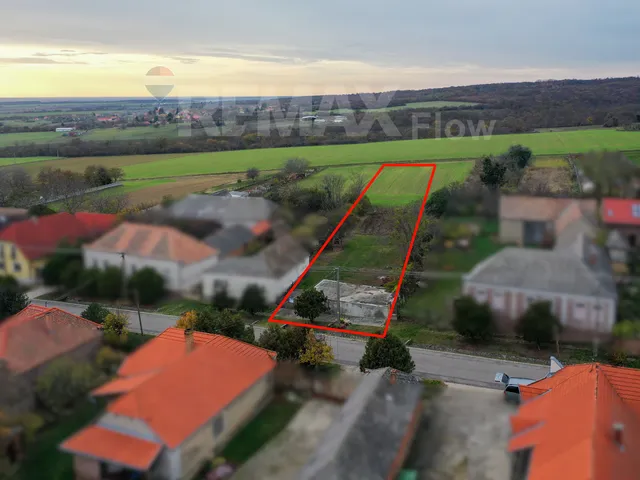 Eladó telek Kővágótőttős 3960 nm