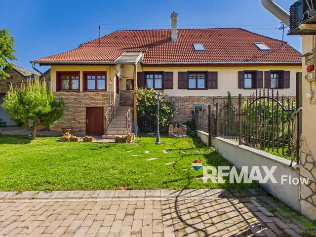 Eladó ház Pécs, Bolgárkert, Mikolai út 180 nm