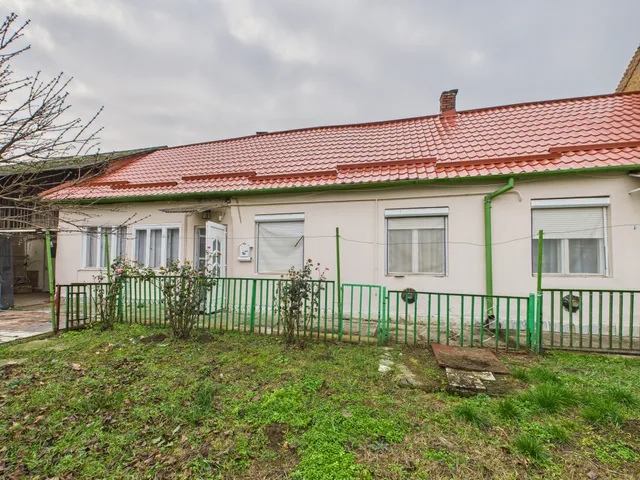 Eladó lakás Bonyhád, Kossuth Lajos u. 53. 82 nm