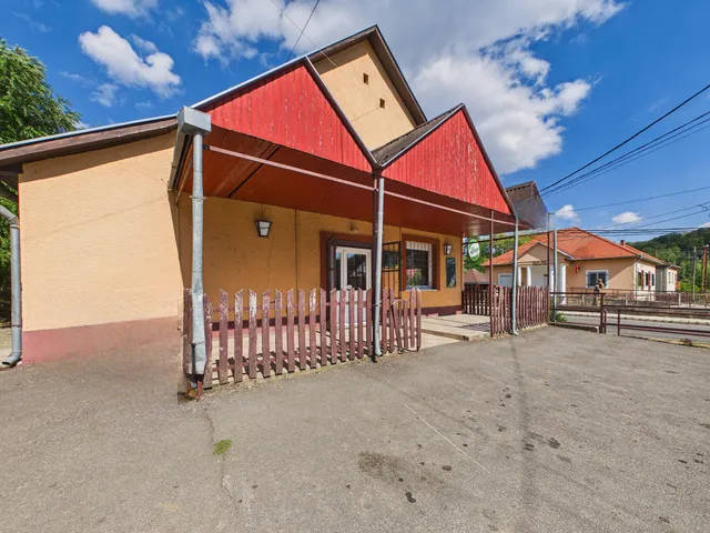 Eladó kereskedelmi és ipari ingatlan Magyaregregy, Kossuth 64 140 nm