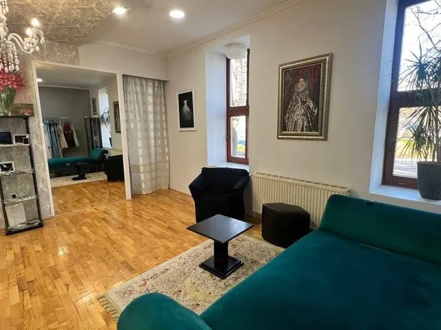 Eladó kereskedelmi és ipari ingatlan Baja 220 nm