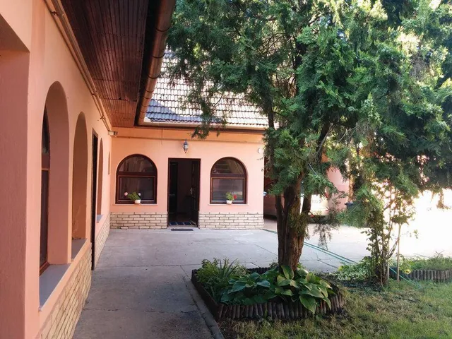 Eladó ház Baja 238 nm