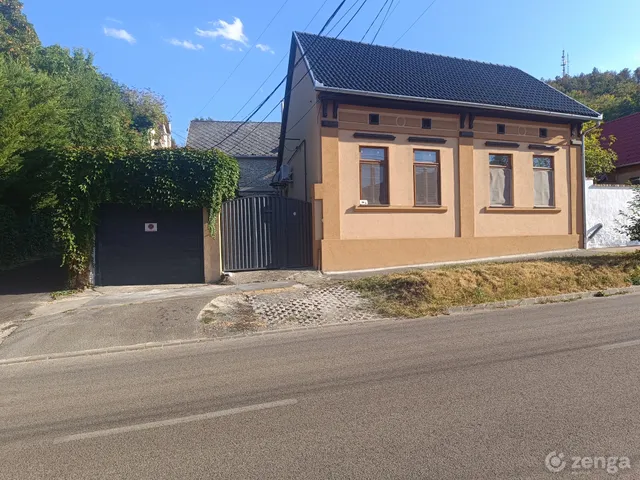 Eladó lakás Szekszárd 136 nm