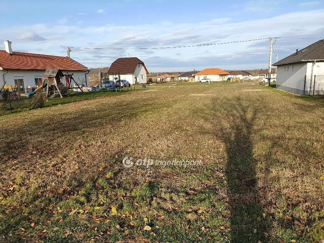 Eladó telek Győrság 720 nm