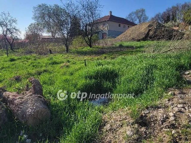 Eladó telek Győr, Ménfőcsanak 681 nm