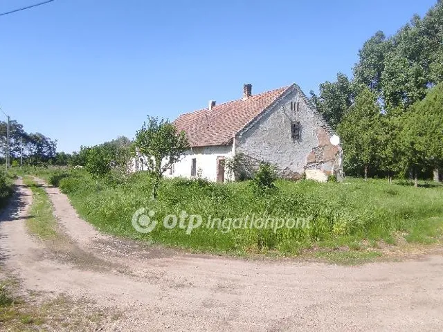 Eladó telek Ács 37072 nm