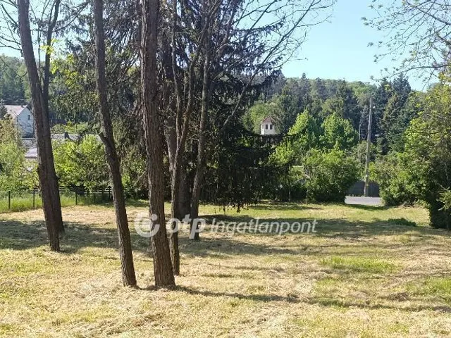 Eladó telek Győrújbarát 2472 nm