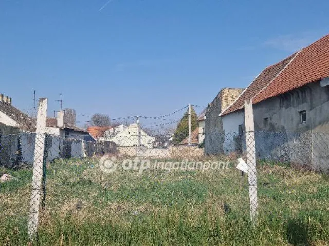 Eladó telek Győr, Újváros 293 nm