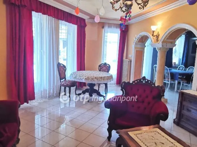 Eladó ház Győrújbarát 240 nm