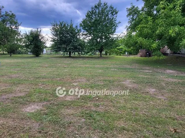 Eladó telek Pér 819 nm