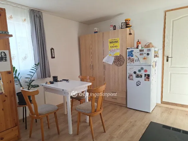 Eladó ház Lipót 32 nm