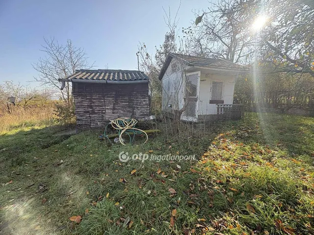 Eladó telek Tata 884 nm