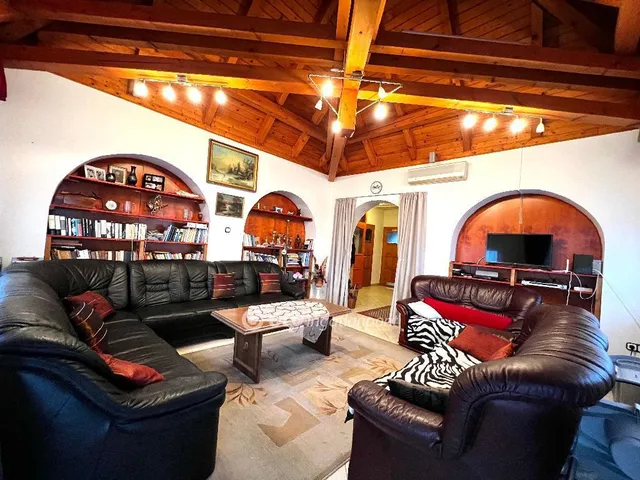 Eladó ház Győr, Nádorváros 266 nm