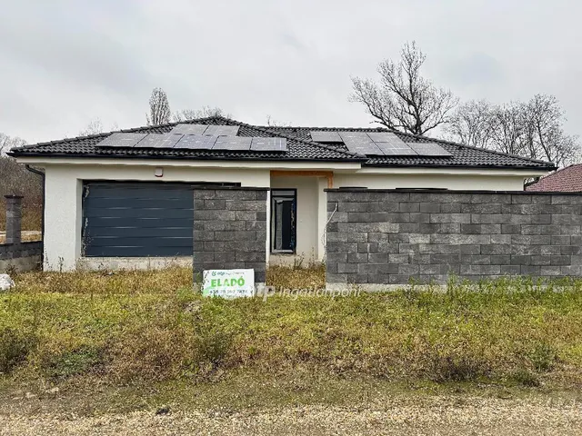 Eladó ház Máriakálnok 209 nm