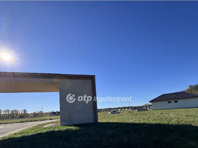 Eladó telek Máriakálnok 1233 nm