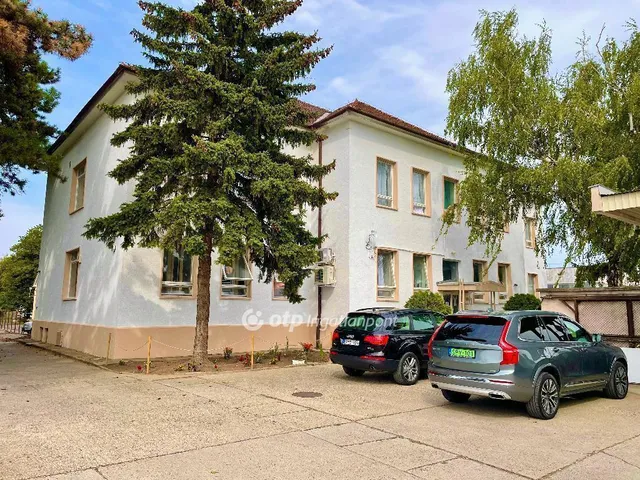 Eladó kereskedelmi és ipari ingatlan Mosonmagyaróvár 730 nm