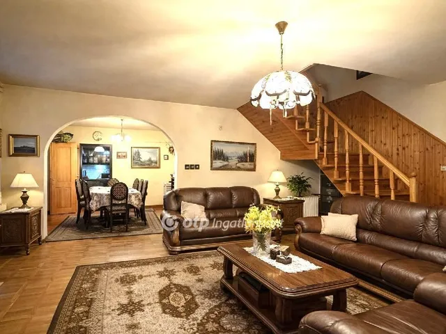 Eladó lakás Győr, Nádorváros 145 nm