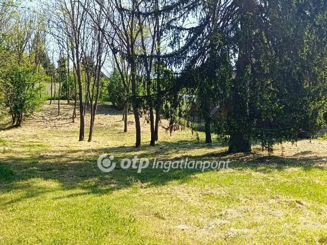 Eladó telek Győrújbarát 2472 nm