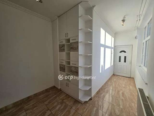 Eladó lakás Pápa, Alsóváros 112 nm