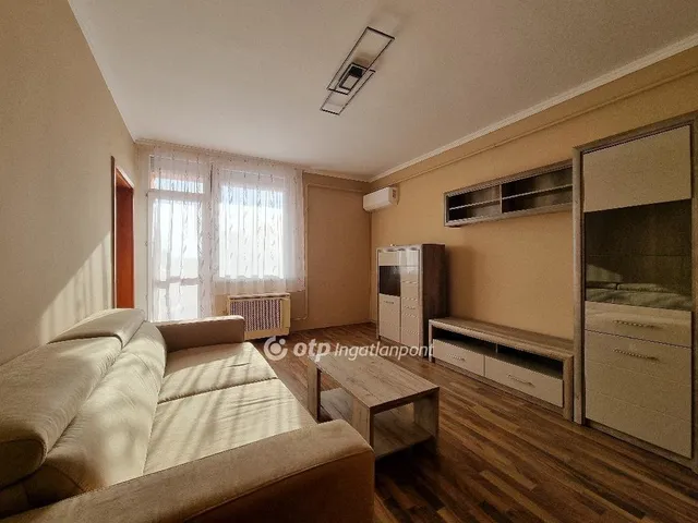 Eladó lakás Pápa, Vajda Péter-lakótelep 54 nm