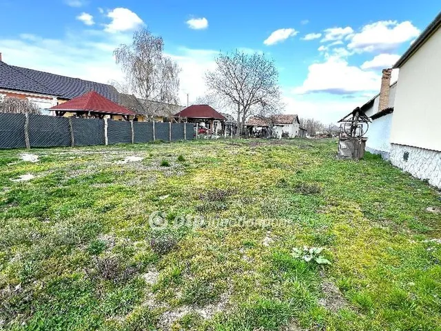 Eladó telek Kunsziget 1298 nm