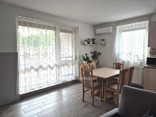 Eladó lakás Győrújbarát 76 nm