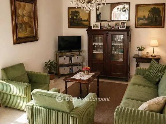 Eladó ház Győrladamér 210 nm
