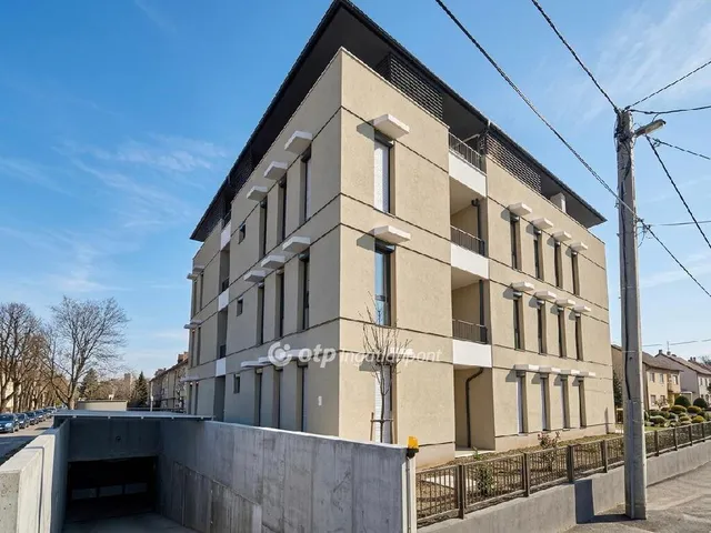 Eladó garázs Győr, Gyárváros 13 nm