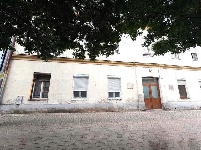 Eladó lakás Pápa 42 nm