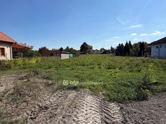 Eladó telek Győrújfalu 1586 nm