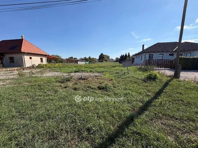 Eladó telek Győrújfalu 1586 nm