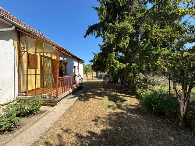 Eladó ház Pécsely 63 nm
