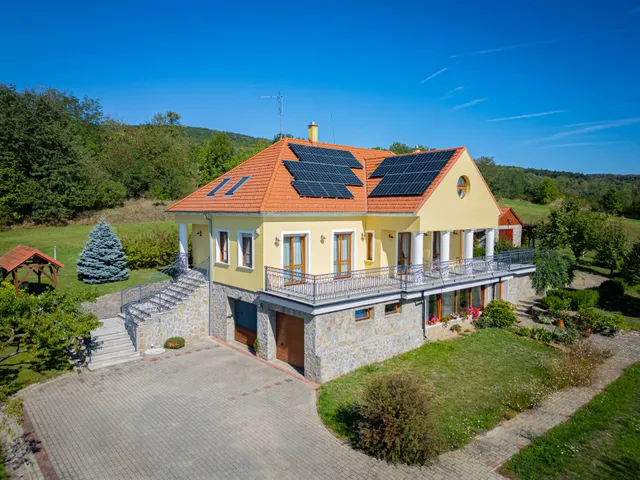 Eladó ház Bozsok 370 nm