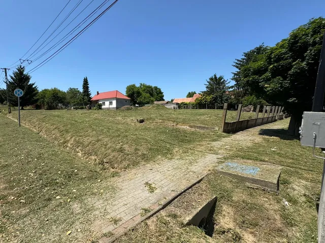 Eladó telek Nagyberki 1072 nm