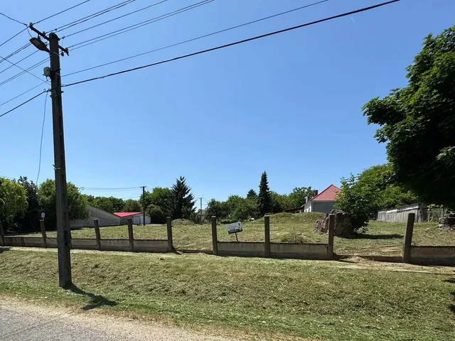 Eladó telek Nagyberki, Kossuth Lajos 1072 nm