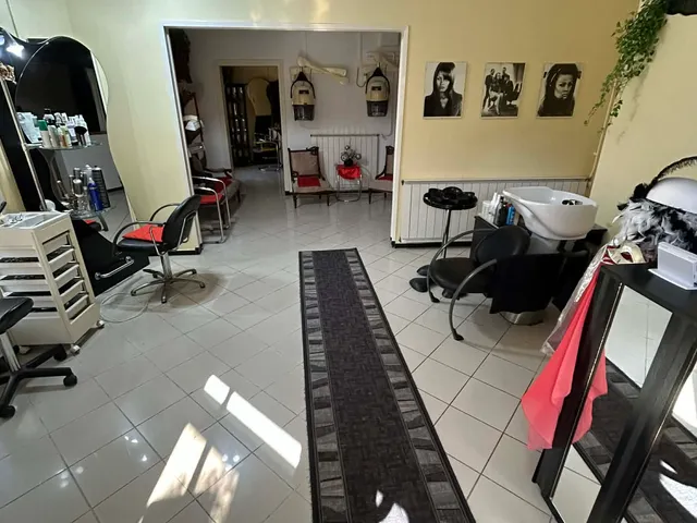 Eladó kereskedelmi és ipari ingatlan Kaposvár, Északnyugati városrész, Arany János utca 210 nm